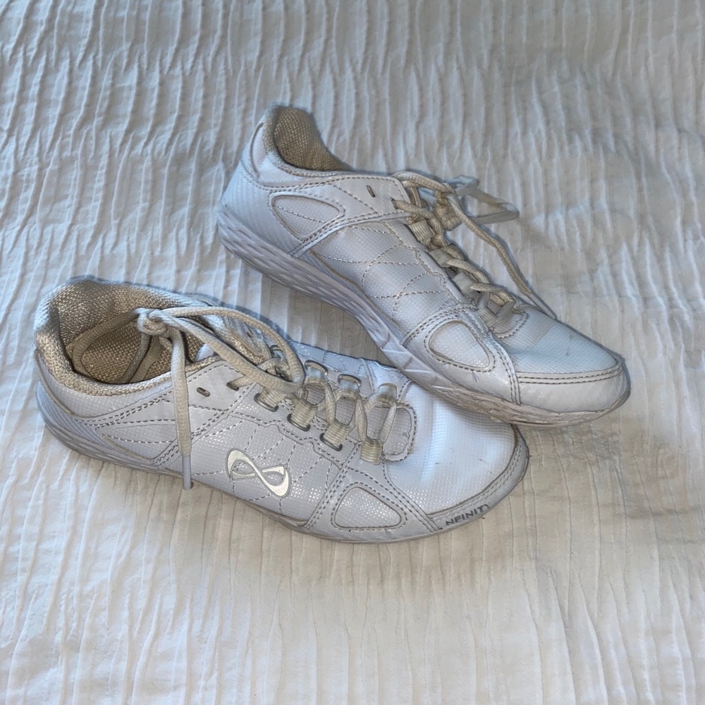 Nifinity cheer shoes